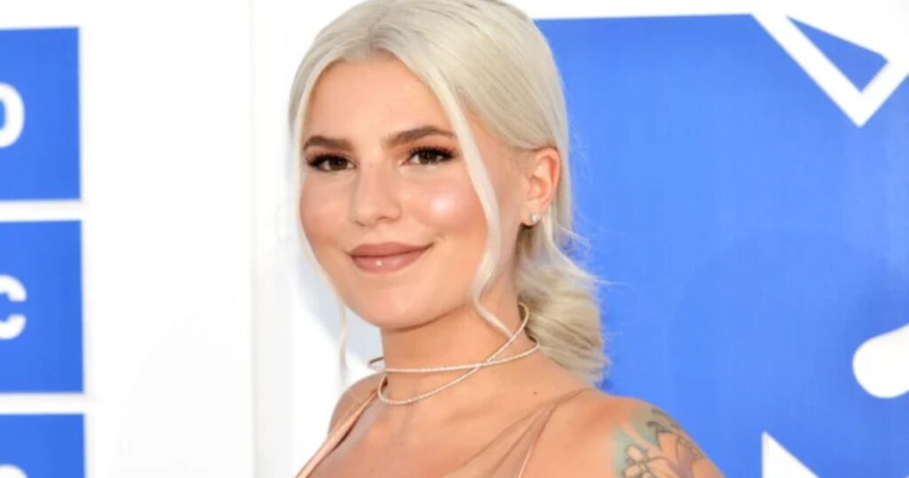 Carly Aquilino Net Worth